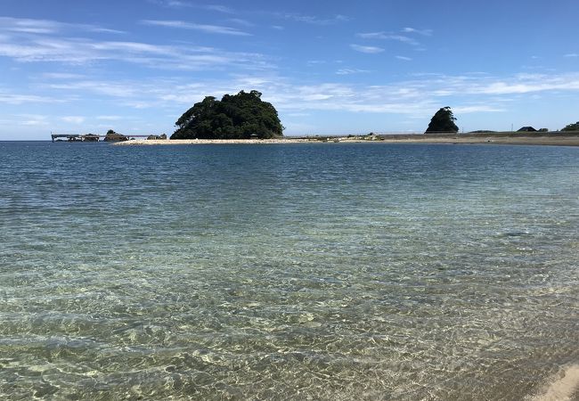 小さい綺麗なビーチです