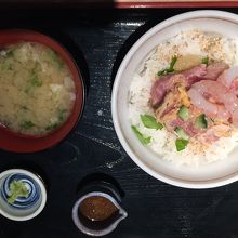 ご飯は少なめ～大盛りまで無料で選べます