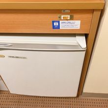 冷蔵庫もあり、小さいですが冷凍庫も付いてます。