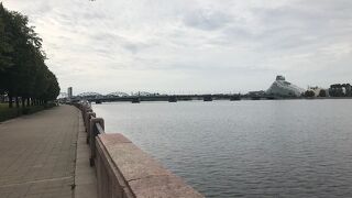 リガの旧市街の西側を流れる大きな川