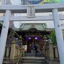 第一京浜に面した鳥居