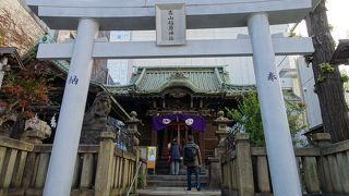 ビルに囲まれここだけが異空間