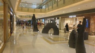 駅直結の高級モール