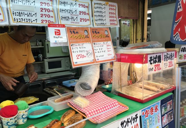 いい意味で価格がおかしいクレープ屋さん。ホットドッグもたこ焼きも大学イモもかき氷もやってます！