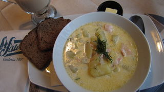 サーモンスープは美味しいしかったです。