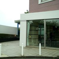 エントランスもこじんまりしてます