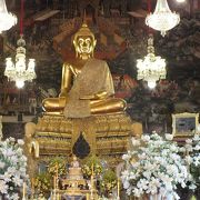 仏様が祭られている廟す。