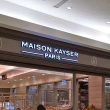 地下にあります。