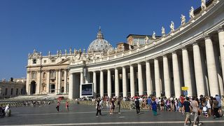 バチカンに集う人々の広場