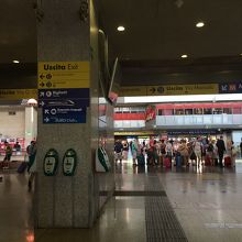 テルミニ駅地上から地下鉄へと行ける