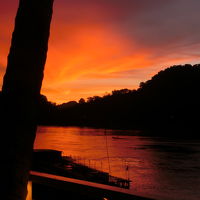 ホテルの前からの絶景のメコン夕焼け