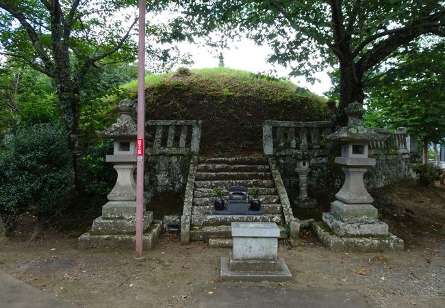 まるで古墳のようです