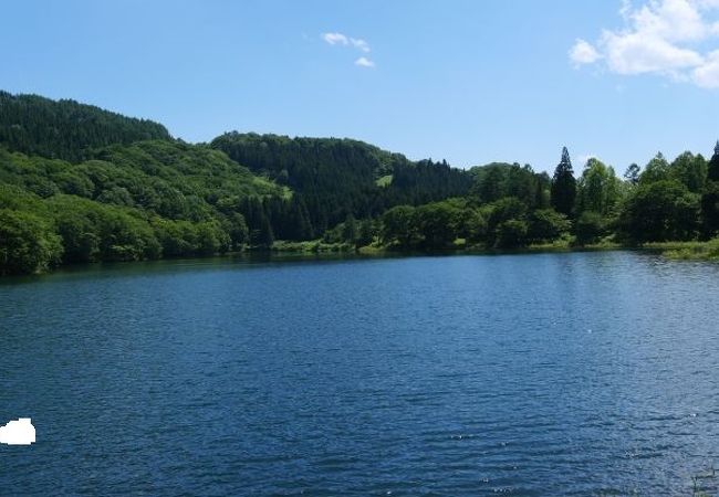 蔵王温泉にある静かな沼地