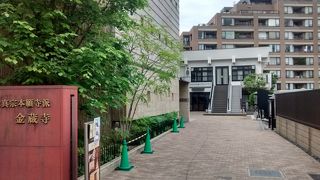 現在ある建物は、モダンな建築様式でびっくり