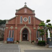 赤レンガの立派な教会