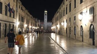 ドブロブニク旧市街内で最も目立つ建物