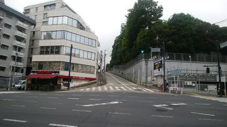 坂の上と下で雰囲気がかなり変わる