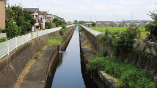 座間市を南北に流れる川