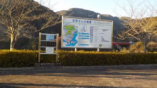 迫力のあるダムです