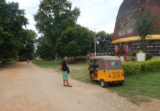タクシーをチャターして遺跡を回ってみた