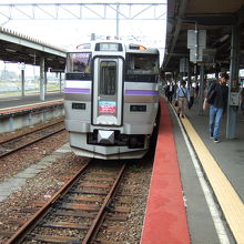 朝は通勤列車です