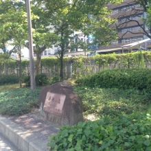 旧市民球場跡地に碑が立っていました。