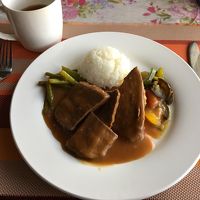 昼のメイン  肉が固かった