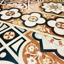 床の模様も美しい