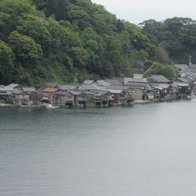 高台にある道の駅からは伊根の舟屋を一望できます