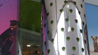 新しい催しで混雑