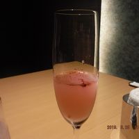 食前酒「桜咲く」 色が変わっていく