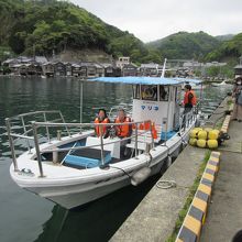 小型船にライフジャケット着用で乗船、これがまた楽しい