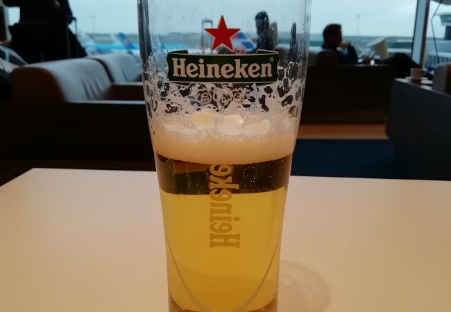 飛行機を眺めながらのビール！