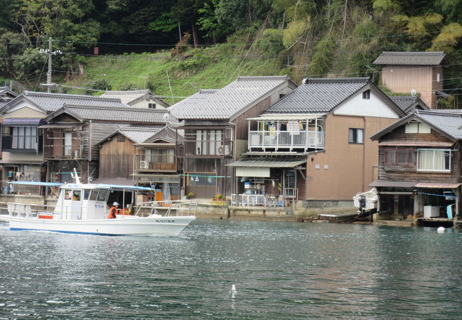 伊根の舟屋は絶対に海側からも見るのがお勧め、遊覧船もありますが海上タクシーが楽しいです