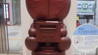 昔ながら（？）のポストです