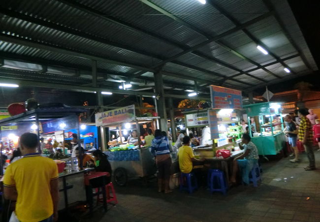 ナイトマーケットで屋台ごはん