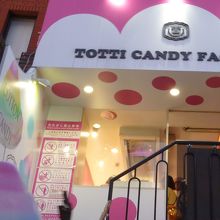 この階段で２階へ