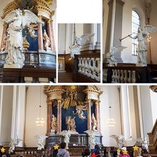 天使像がたくさんいて、それぞれの名前が書かれている。