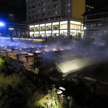 滝湯方向からの湯畑