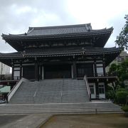 大きな本堂のある霊雲寺