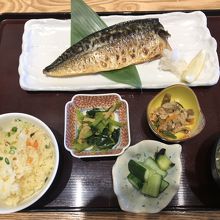 鯖の塩焼き定食　ごはんはみかんご飯