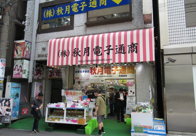 店内が非常に明るく電子部品類を探し易い店舗です