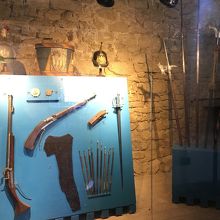 中は武器の紹介など