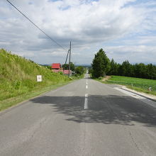 真すぐに伸びる道路