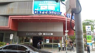 大きなスーパー