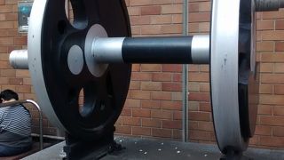 人々が待ち合わせなどに利用