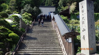 当日朝は松島を訪れ、午後はここ山寺を訪れました