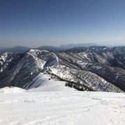 雪の平標山