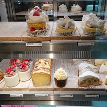 ケーキはテイクアウト出来ます。