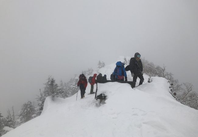 雪の四阿山